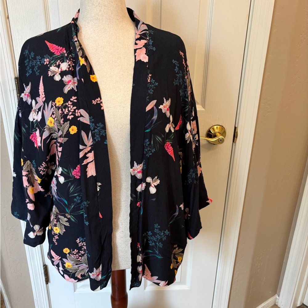Emma & Olivia Floral Kimono or Topper w/ Pink Liner Women’s L/XL